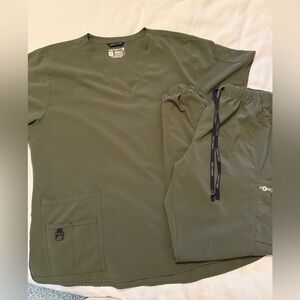 Women’s Carhartt Scrub set